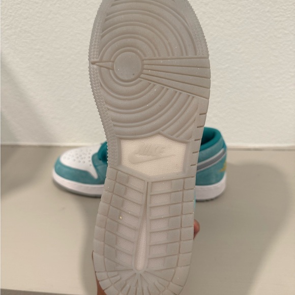 Jordan Sneakers Teal and White - Picture 6 of 6